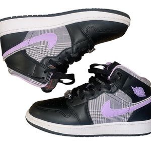 Nike Air Jordan 1 mid black/lilac/white LIKE NEW in BOX! Woman’s size 7. Kid 5.5